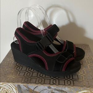 Aerosoles Cranberry Bog Wedge Sandals Women's size 6.5